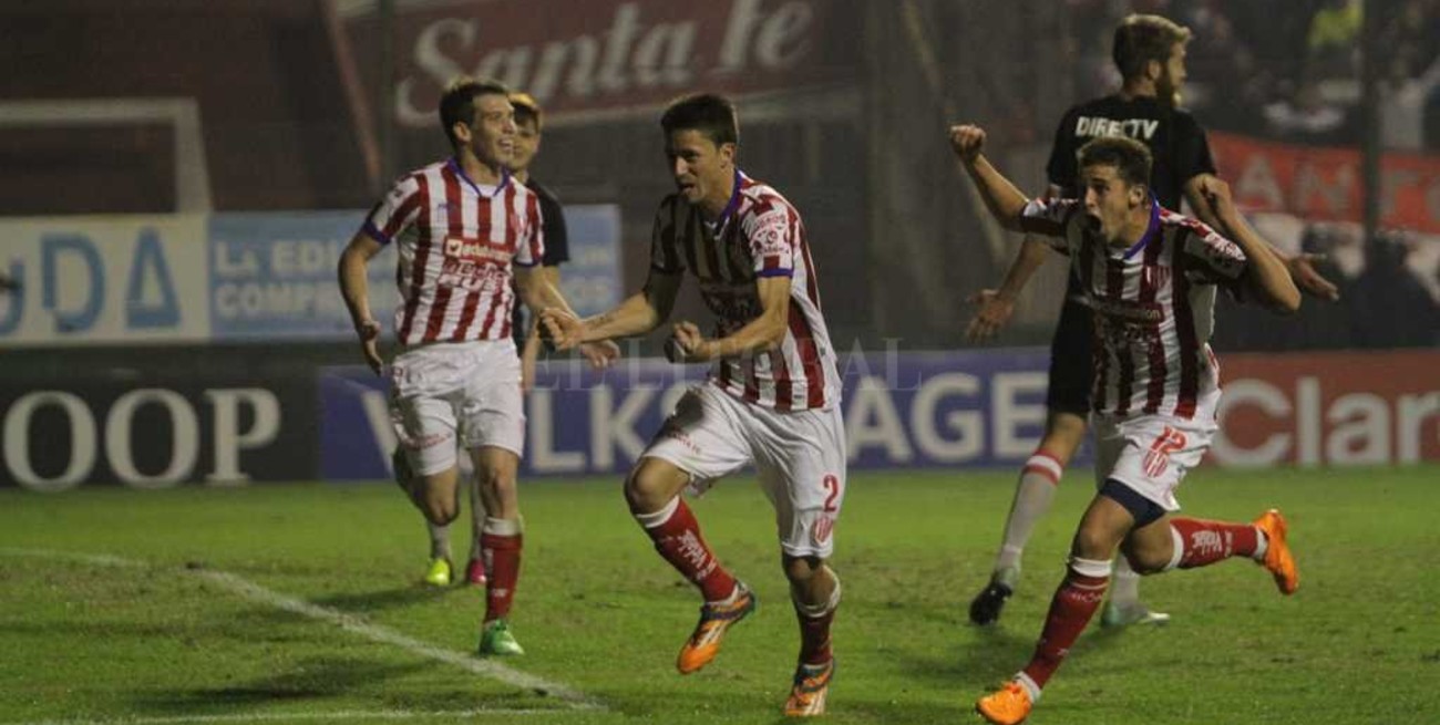 García Guerreño o Cuesta, el "2" que quiere Lanús