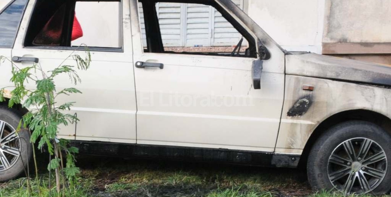 Quema-coches: incendiaron un auto en Ciudadela Norte