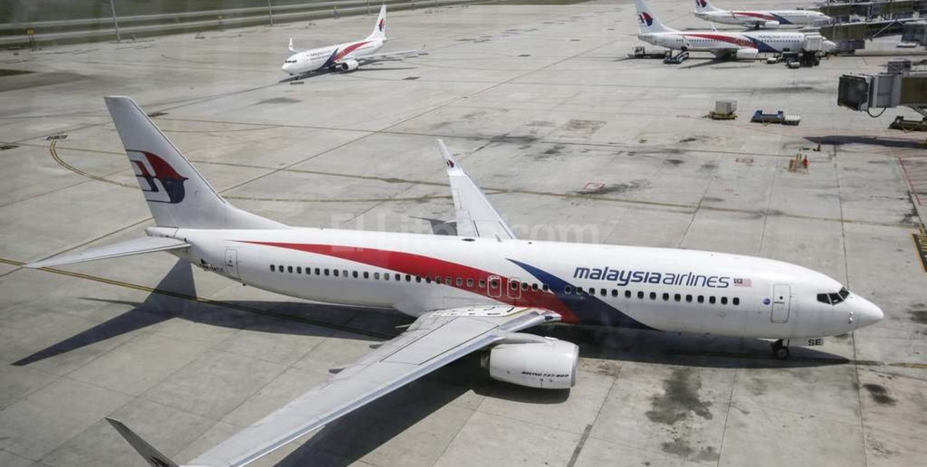 Hallan botellas con inscripciones en chino e indonesio