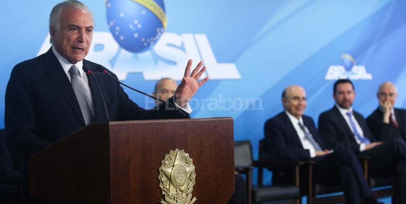 Por las críticas, Temer cancela compra de alimentos para su avión