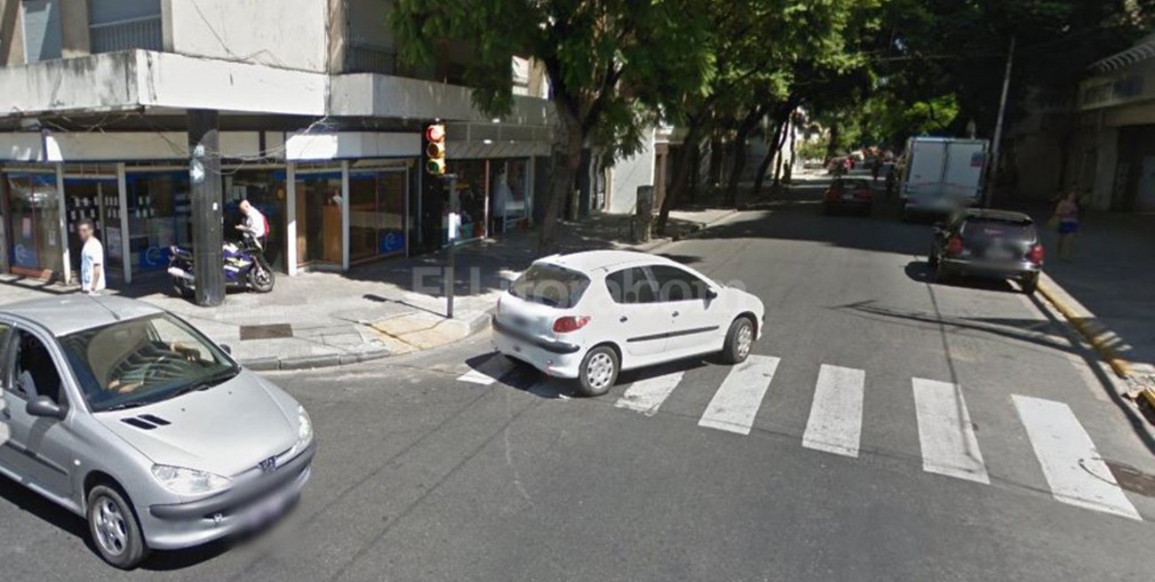 Dejaron a sus hijos encerrados en el auto y se fueron de compras