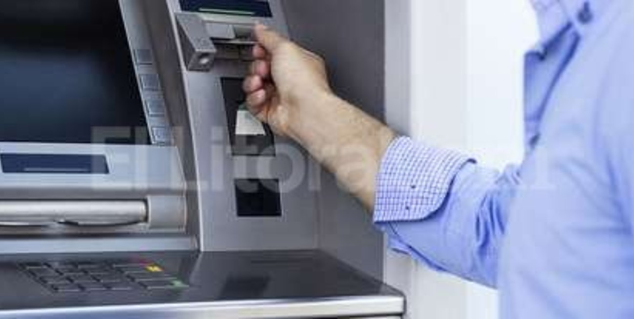 Cajeros vacíos: los "billetes grandes" podrían subsanar el faltante de plata