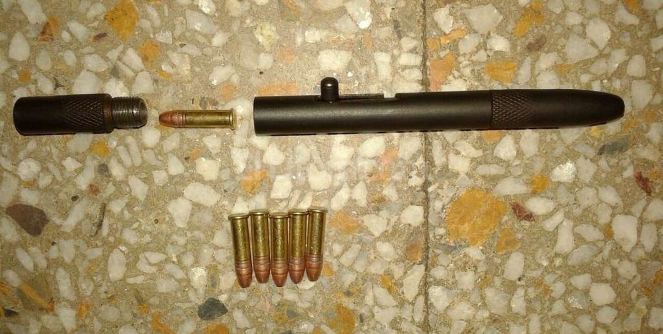 Una lapicera adaptada  para efectuar disparos