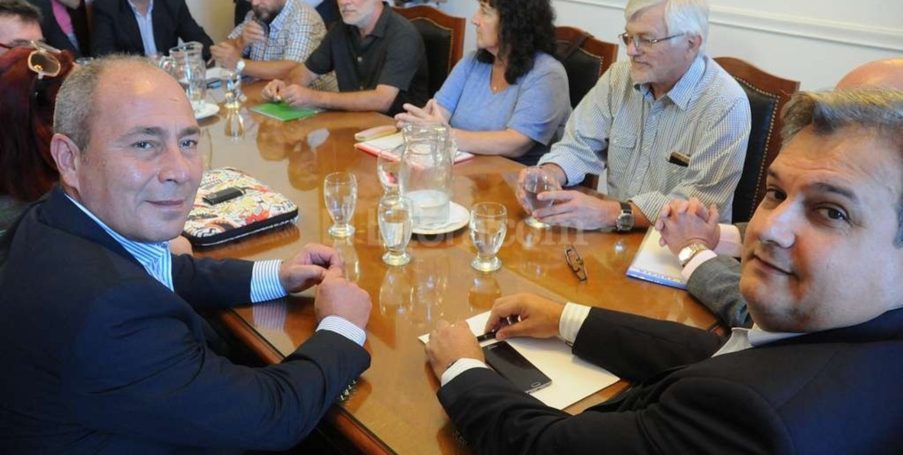 Paritaria central: el gobierno presentó la nueva propuesta y pasaron a cuarto intermedio