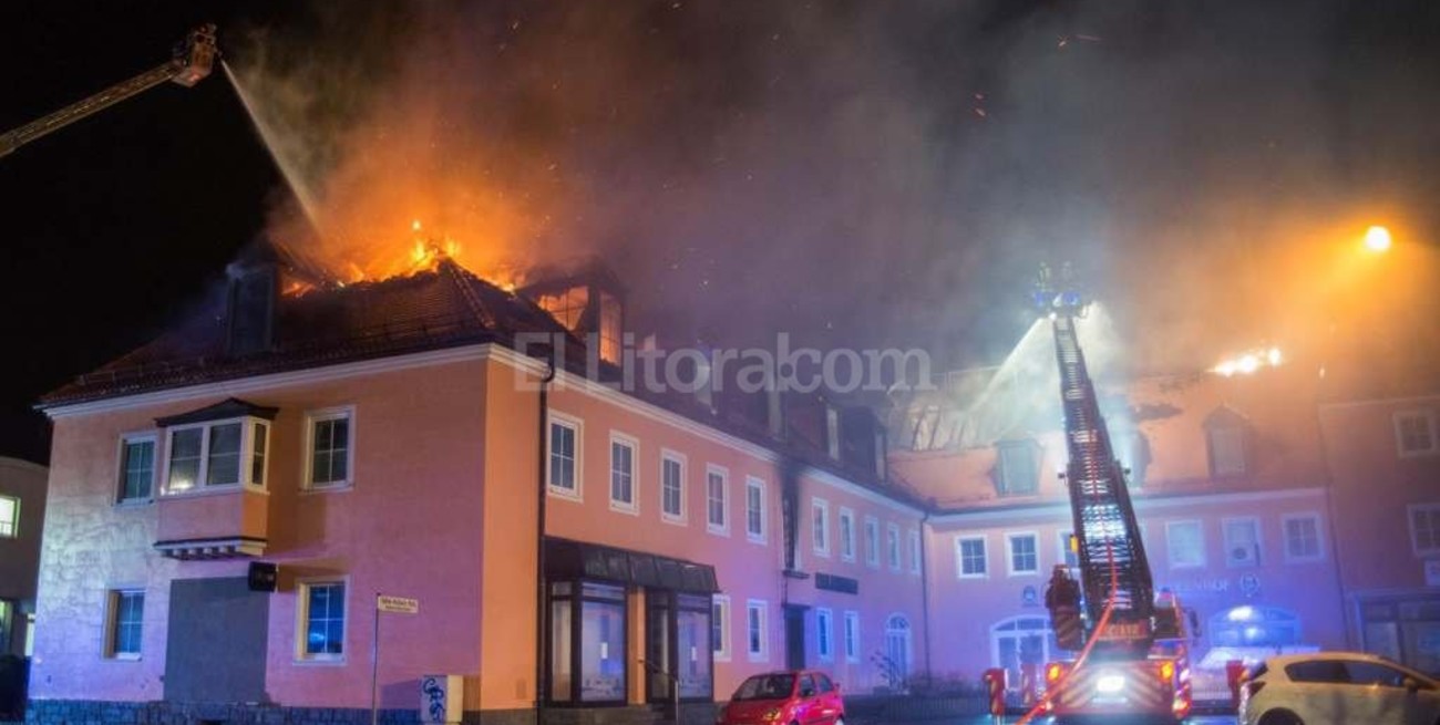 Vecinos celebran el incendio de un hogar de refugiados