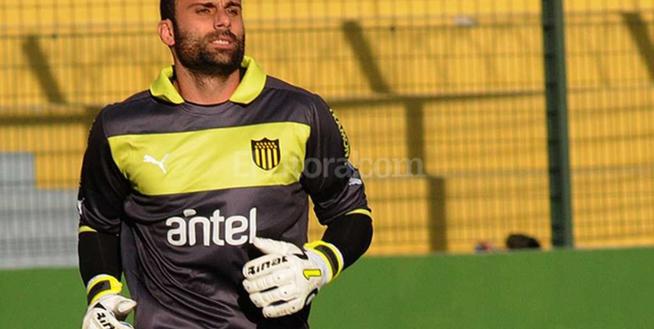 Insólito: la madre del arquero suplente de Peñarol llamó para pedir que juegue su hijo