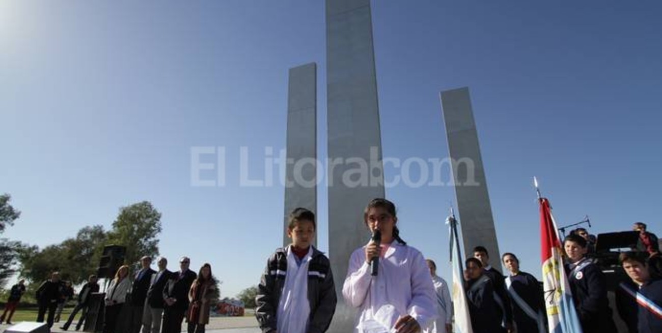 Música, color y 'rituales' escolares para jurar respeto a la Carta Magna