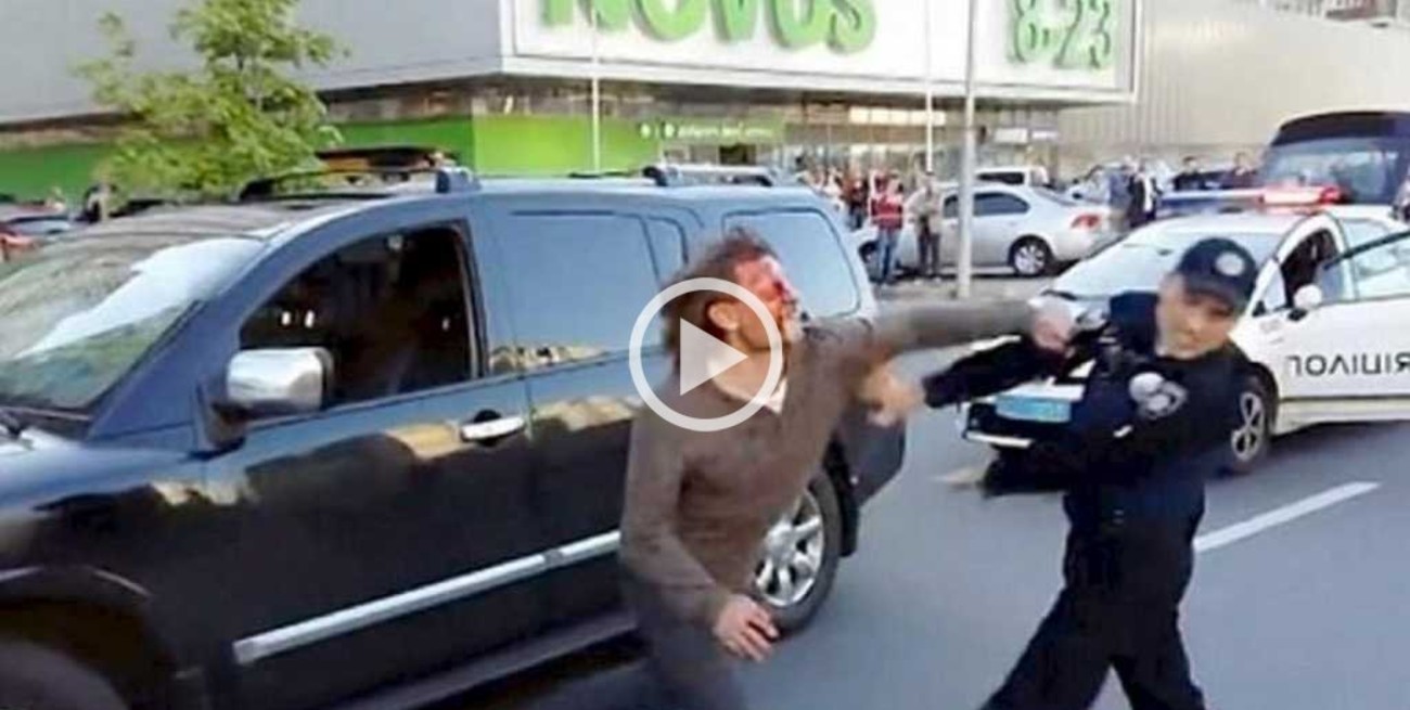 Video: se resistió a un control de alcoholemia y "trompeó" a los policías