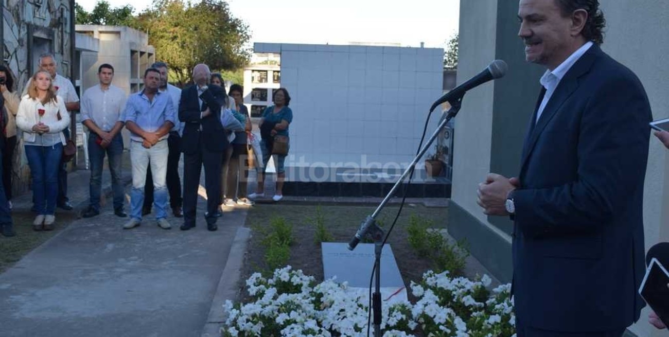 Homenaje a Waldino Maradona, primer diputado socialista de la provincia