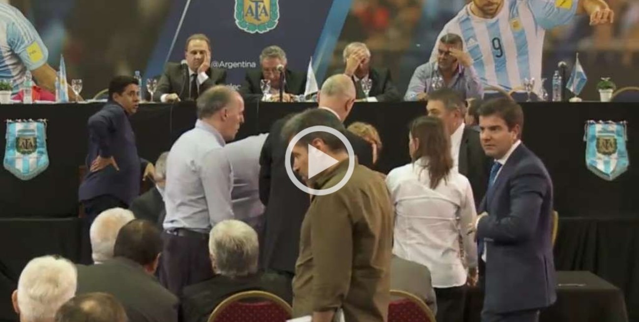 Video: el momento en que se dan cuenta del error en las elecciones en AFA