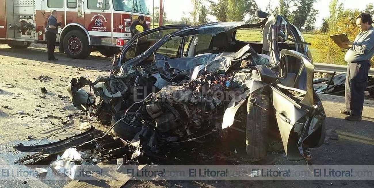 Choque frontal entre un colectivo y un auto en la ruta provincial 70