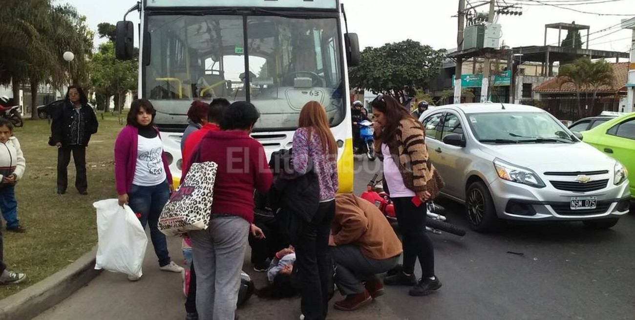 Mujer lesionada en triple choque