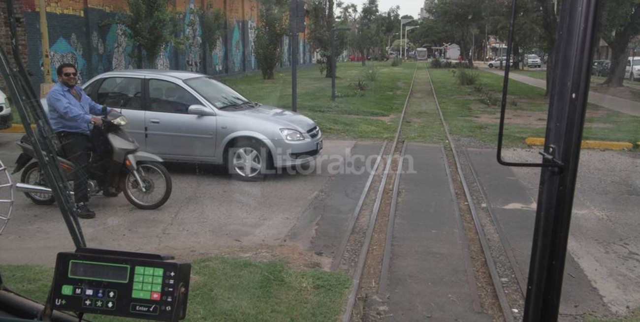 Accidentado retorno del tren urbano