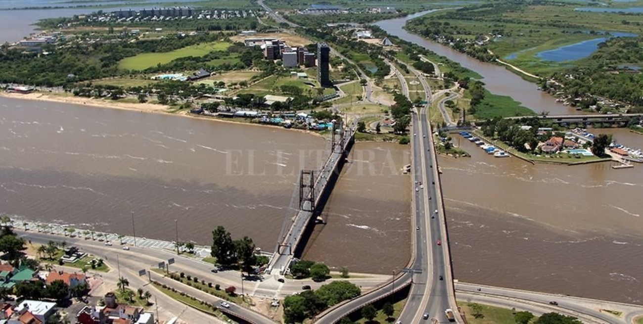 Los llamativos tonos claros de la laguna Setúbal llegan de Los Andes