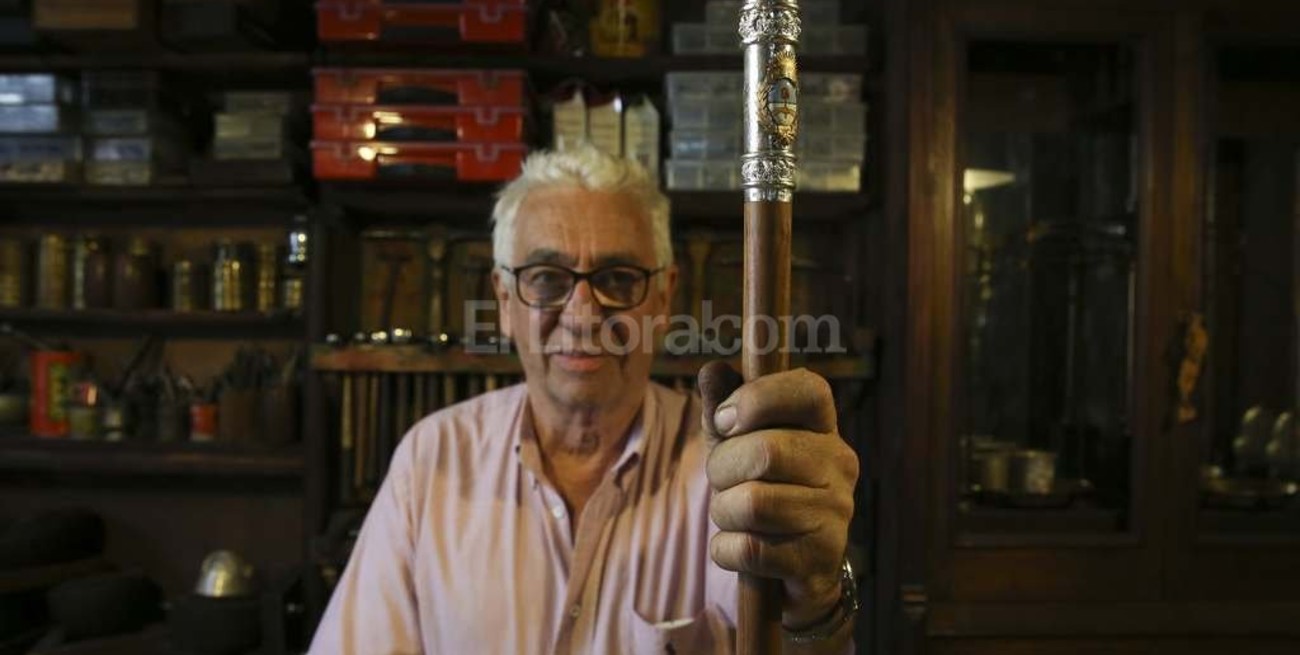 Pallarols entregará el bastón presidencial a la Virgen de Luján si no se ponen de acuerdo por el lugar del traspaso