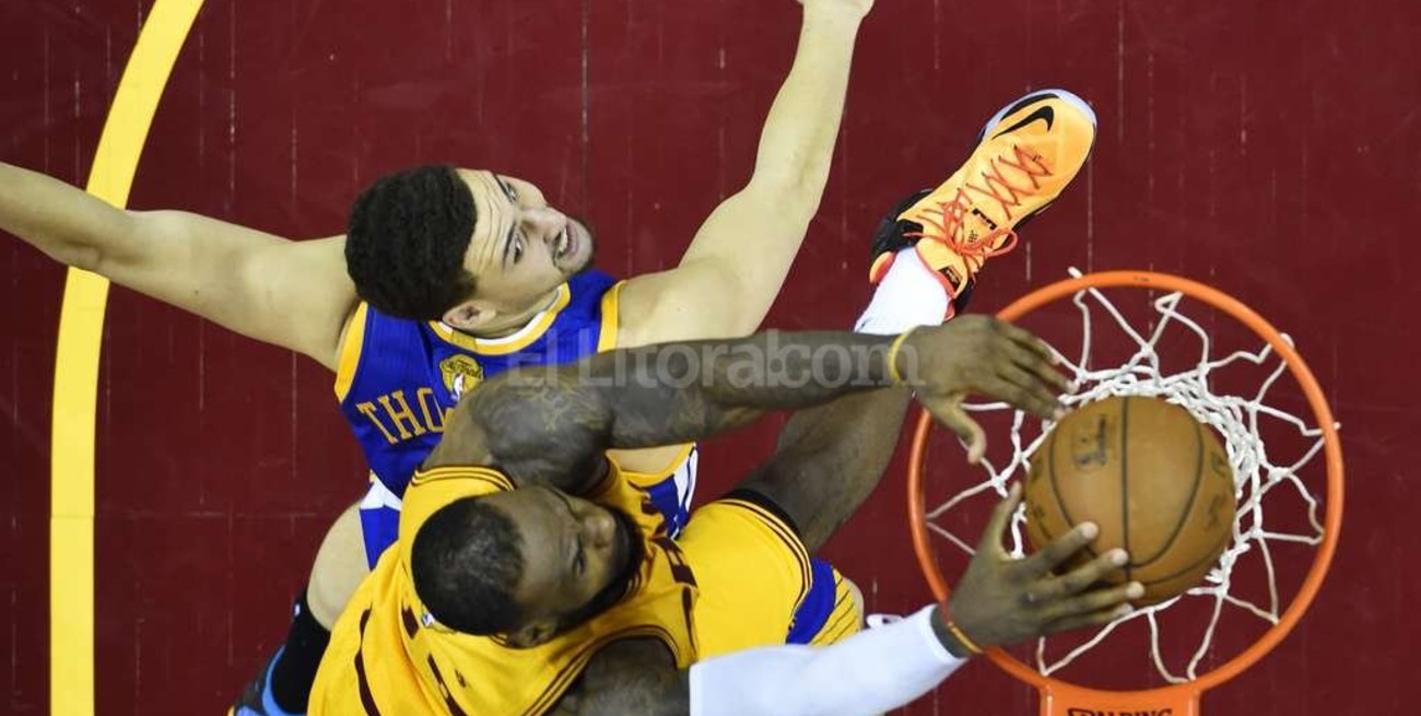 LeBron y Cleveland toman el control de las finales de NBA