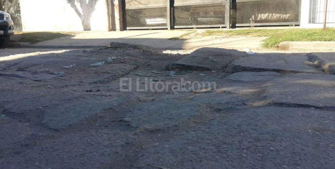 Una calle rota que es un peligro