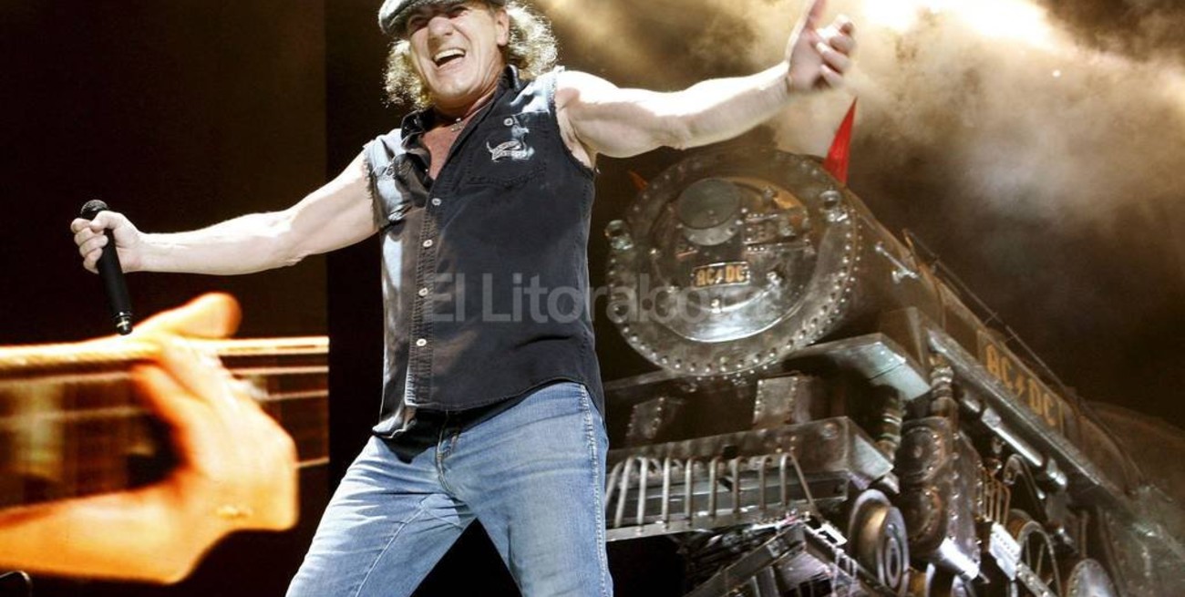 El cantante de AC/DC, "destrozado" por tener que dejar los escenarios 