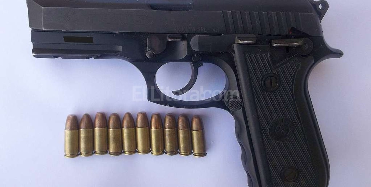 Hombre armado intentó escapar de la policía y quedó detenido