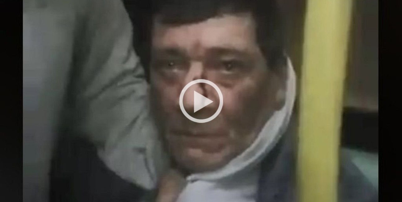 Golpeado, escrachado y detenido por masturbarse al lado de una chica en el colectivo