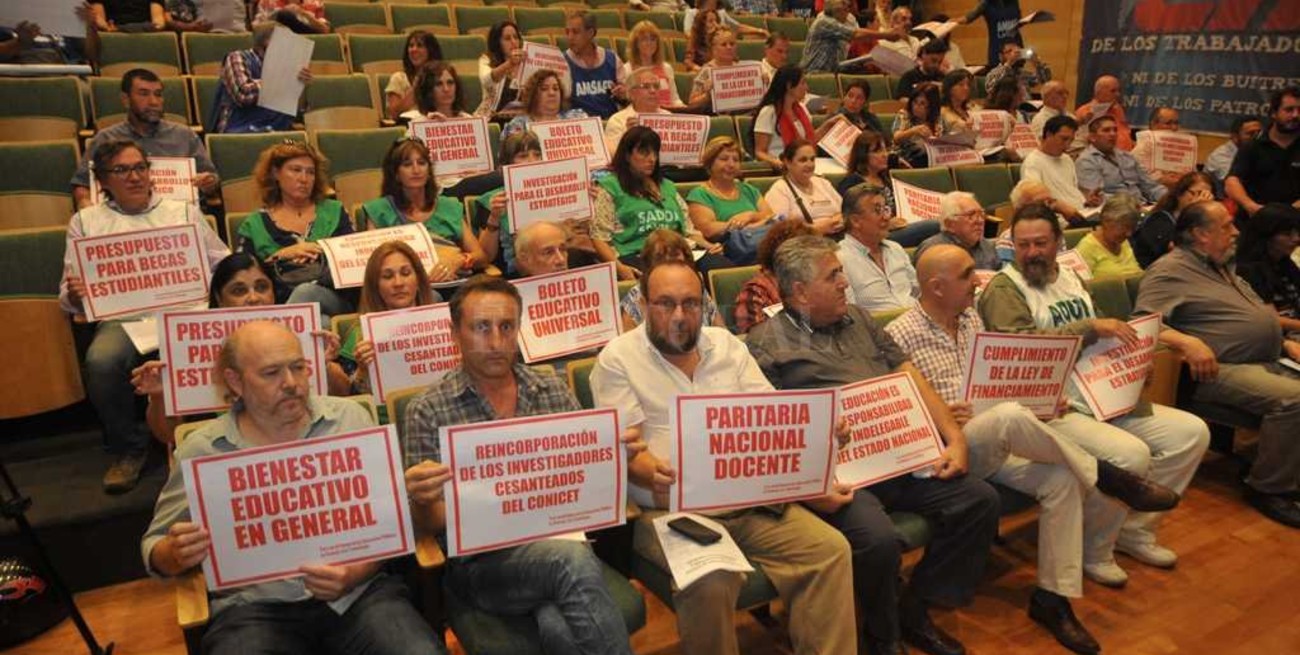 Con 200 firmas se presentó el Foro de Defensa de la Educación Pública