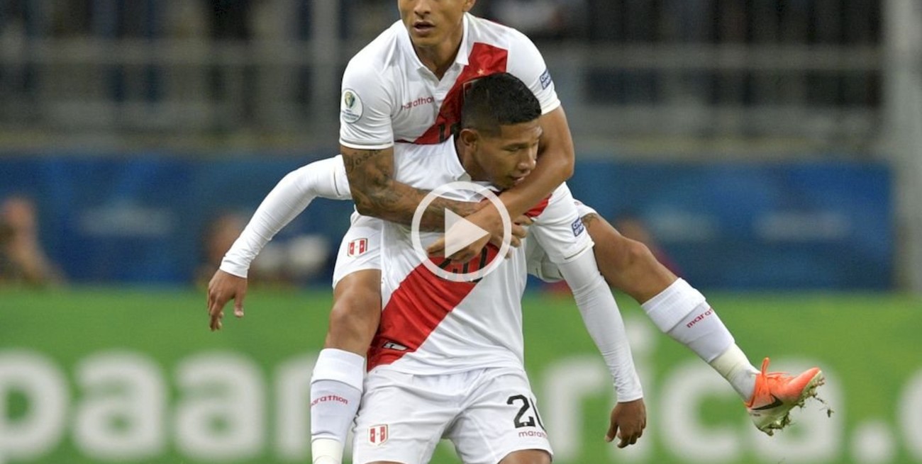 Perú goleó a Chile y jugará la final contra Brasil