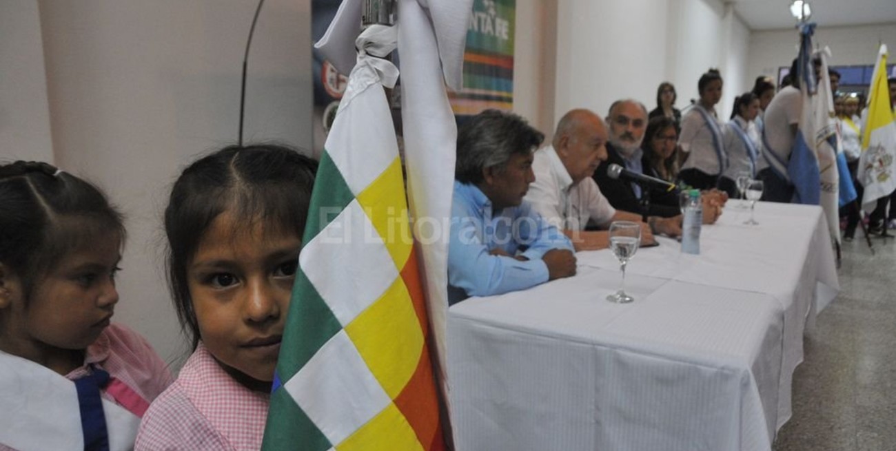 Presentaron "Huellas de mi escuela II"