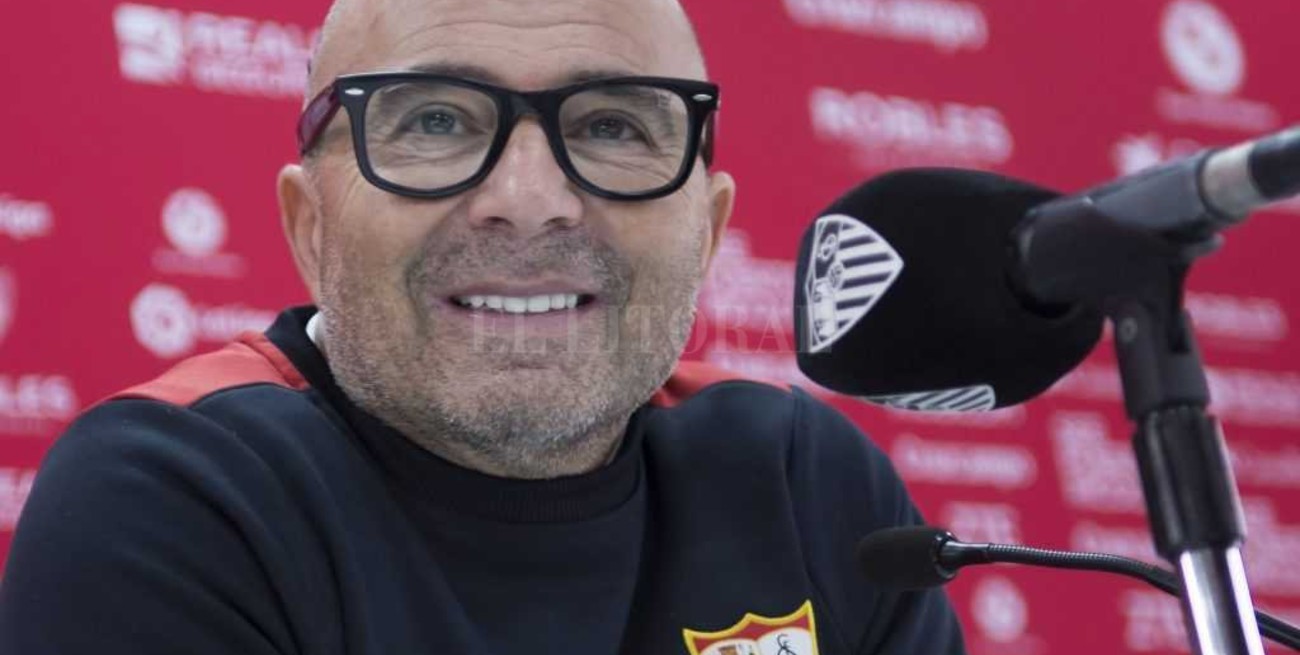 Tapia se reunió con el representante de Sampaoli