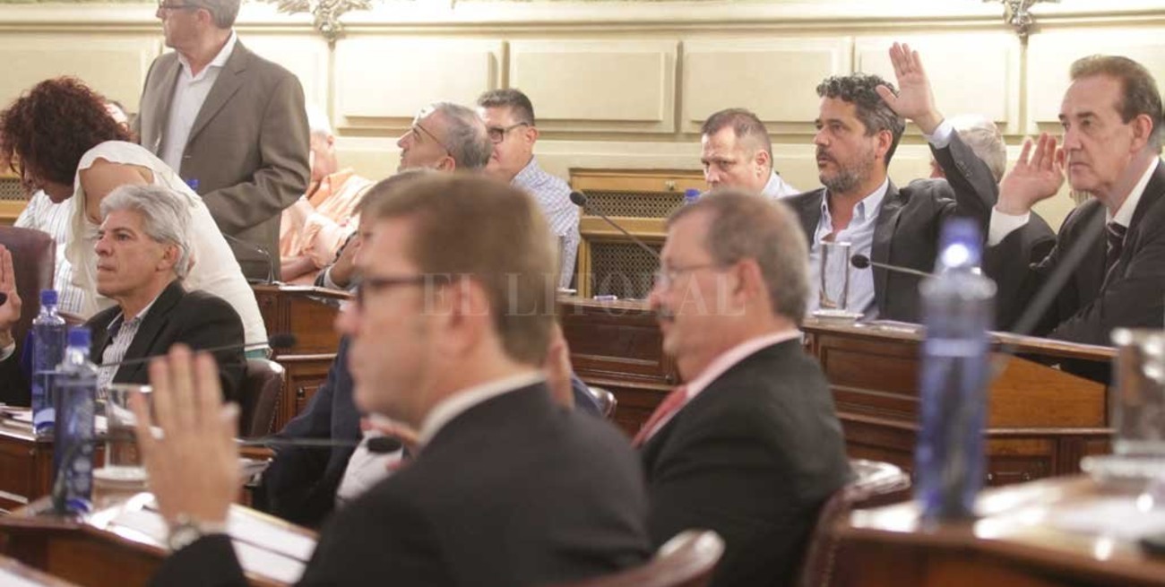 Marcha a 5 comisiones el proyecto de reforma de los senadores oficialistas