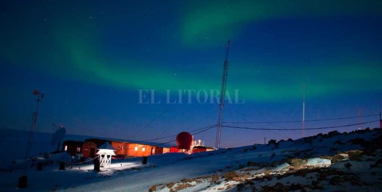 Espectaculares imágenes de la aurora austral en la Antártida Argentina