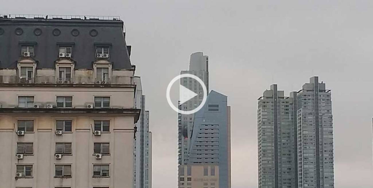 Video: se incendia un departamento en Puerto Madero