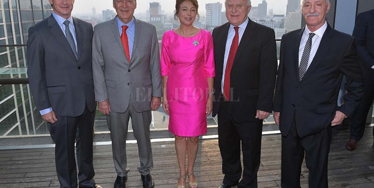 La embajada en Tailandia agasajó a los gobernadores de la Región Centro