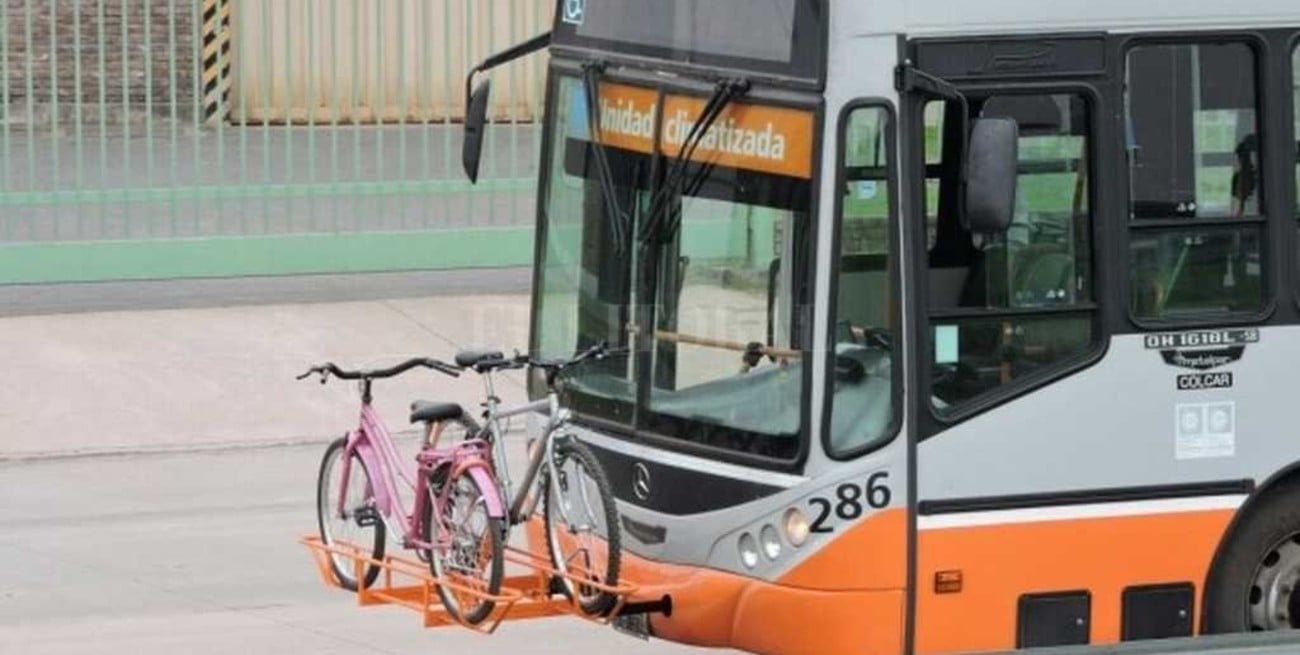 Los colectivos de la ciudad deberán tener portabicicletas