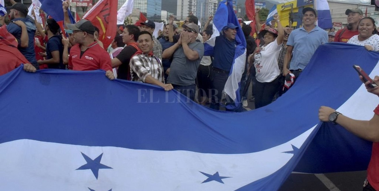 La oposición de Honduras plantea "bloquear" la asunción del reelecto Juan Orlando Hernández