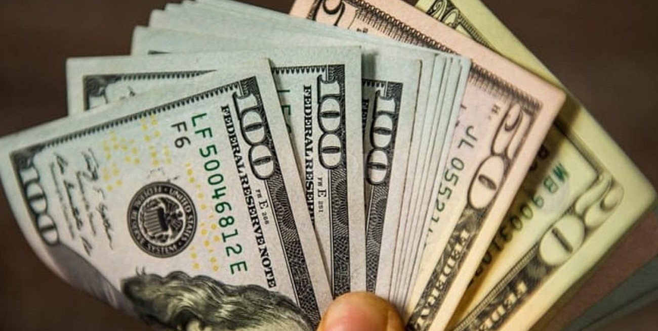El dólar se disparó 56 centavos
