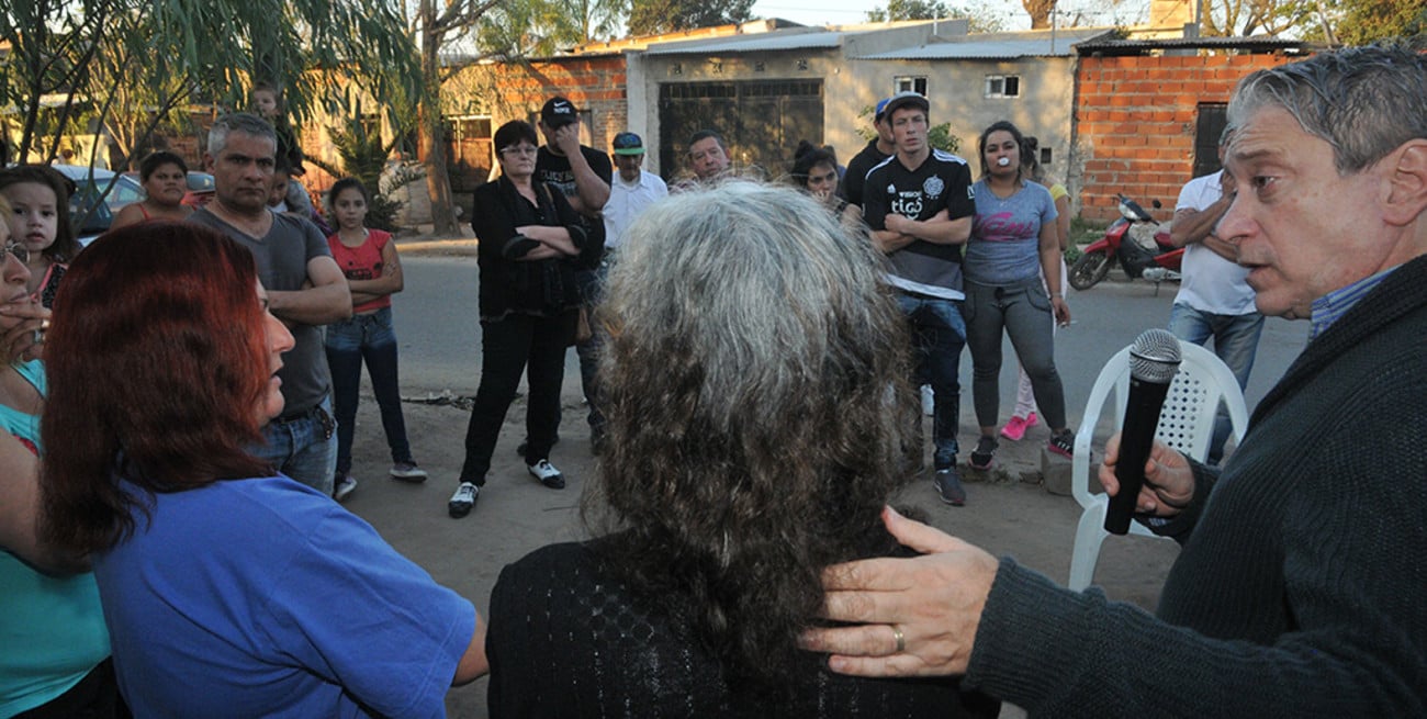 Carlos Felice: "Los vecinos no son un voto, son personas de carne y hueso con necesidades"