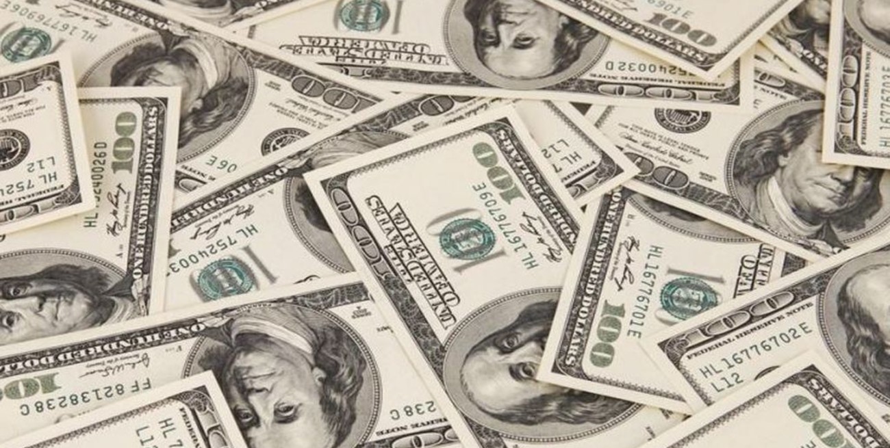 Tras el récord, el dólar cerró en $ 20,88