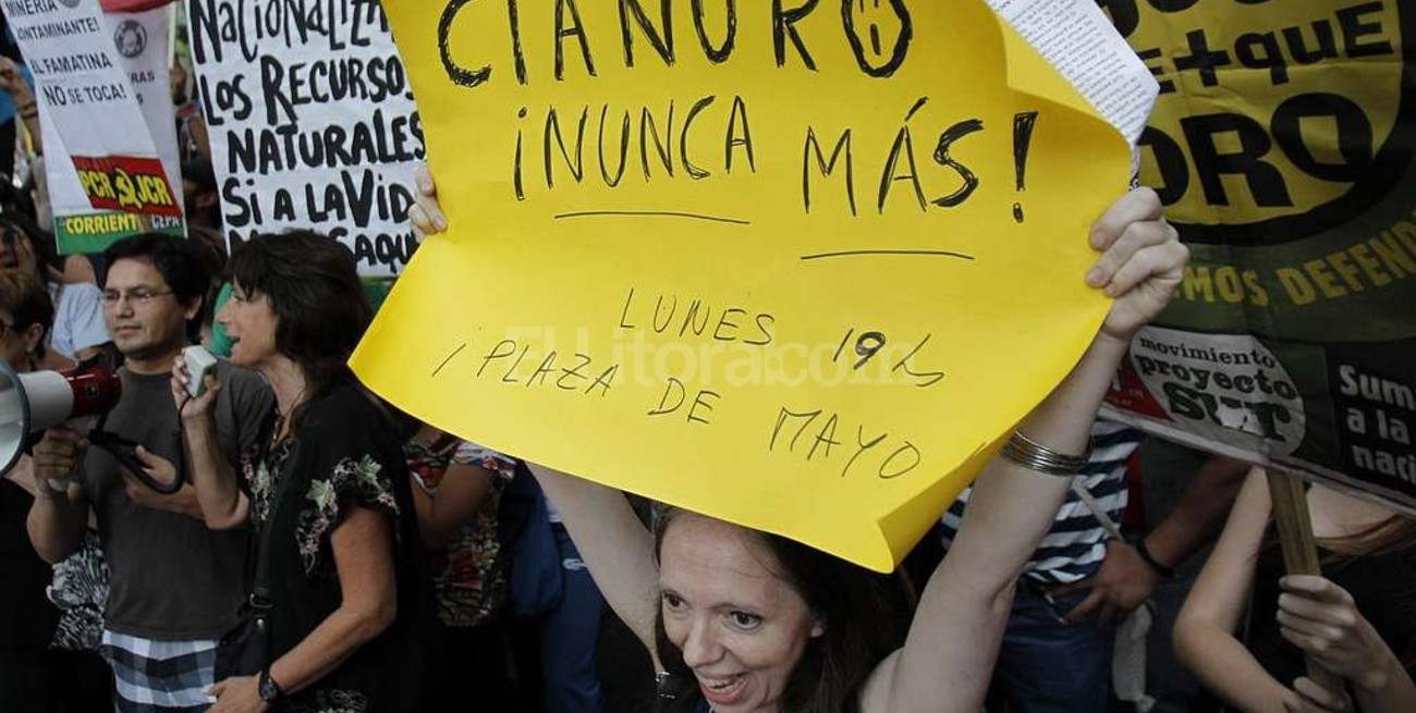 El gobierno aplicará un "seguro ambiental" por el derrame de cianuro en San Juan