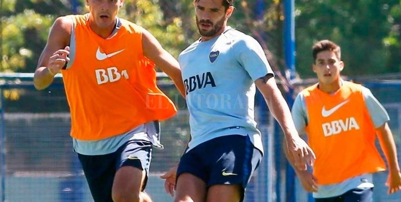 Gago se retiró del entrenamiento con un dolor y encendió las alarmas en Boca