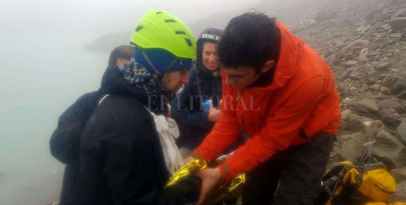 Rescataron a dos turistas que cayeron por la grieta de un glaciar