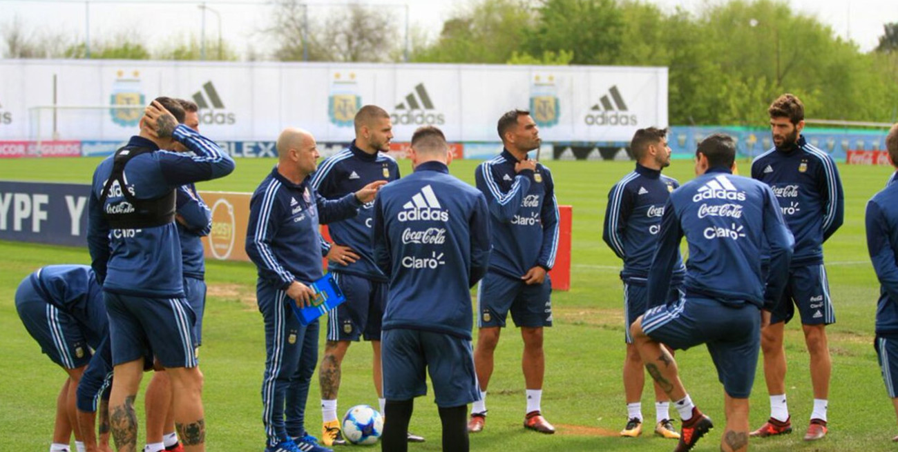 Sampaoli probó con Enzo Pérez e Icardi de 9