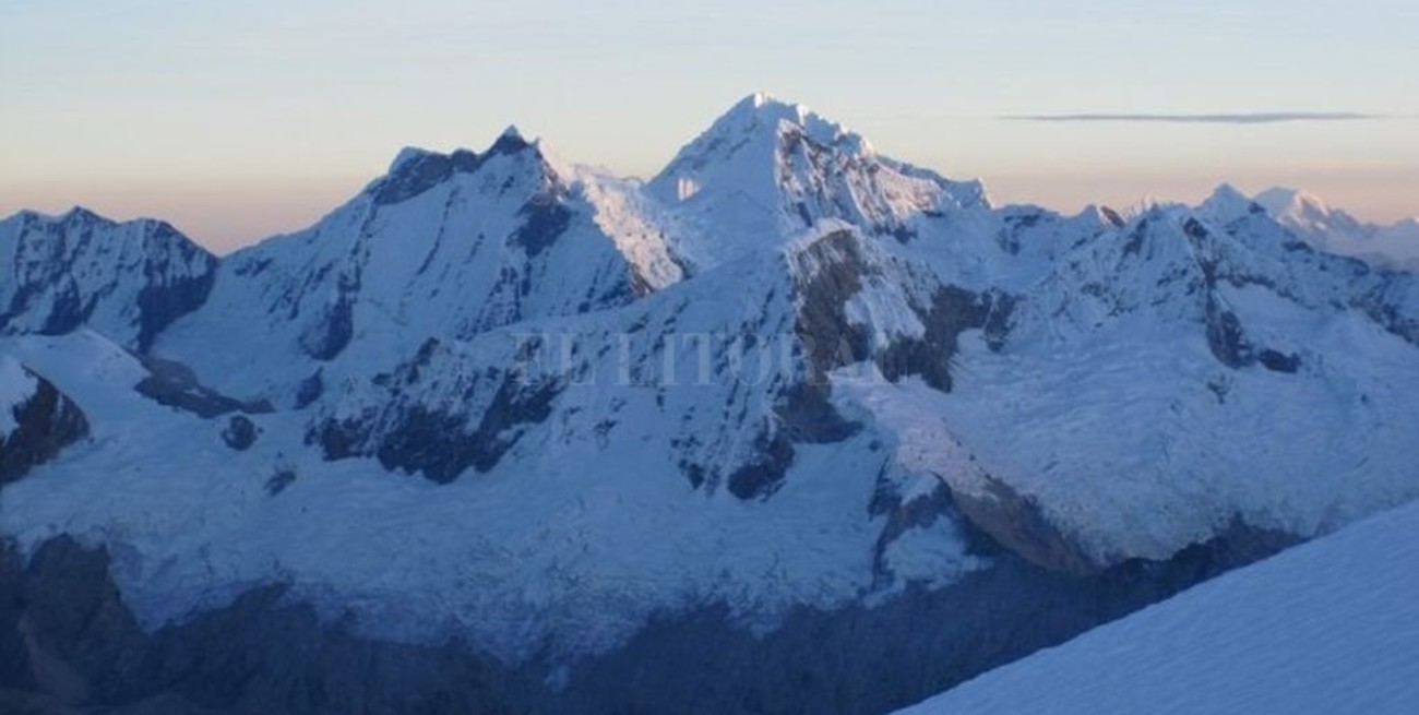 Dos argentinos fallecieron mientras escalaban en Perú