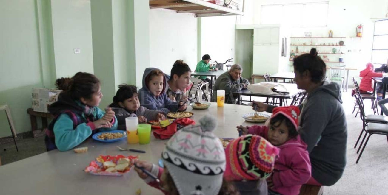 Aumenta la demanda y se achican las raciones en comedores comunitarios