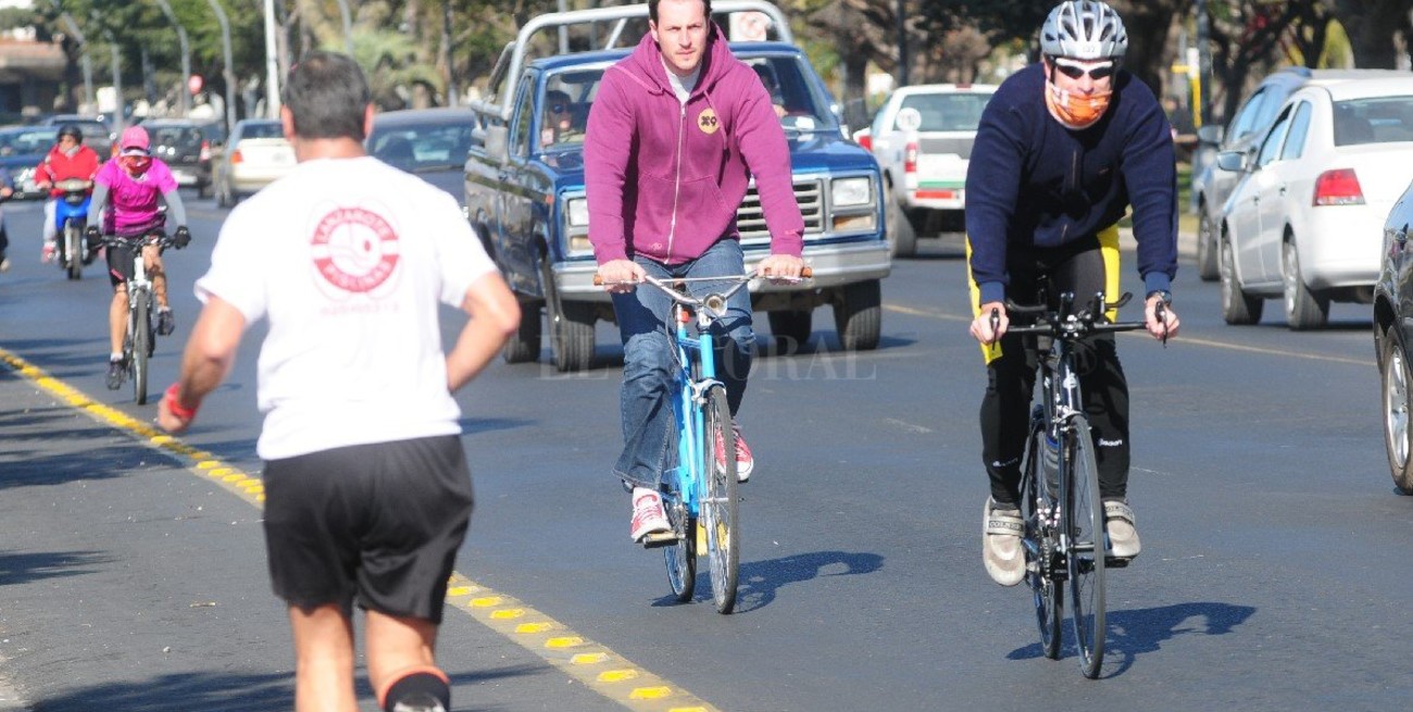 Piden ampliar la ciclovía y que reparen los baches
