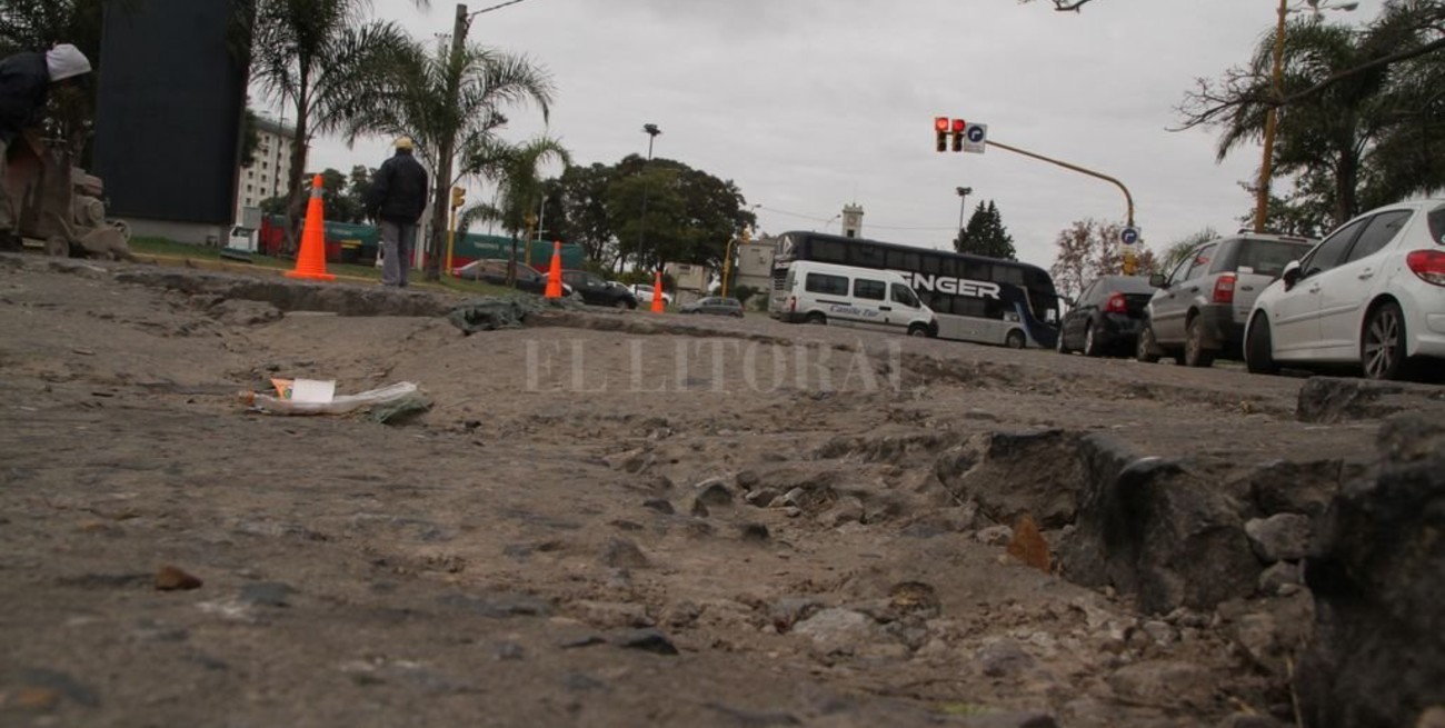 Reparan la calle de salida de la terminal de colectivos