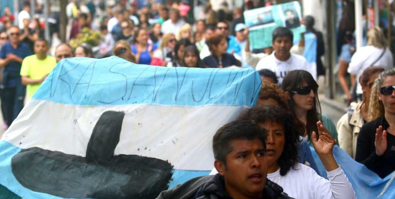 Piden castigos "a los que tenían que garantizar" que el submarino "llegara a destino"