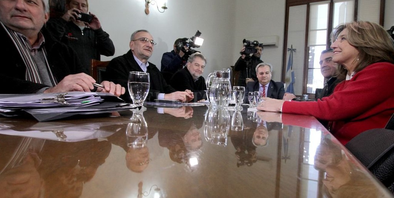 Transición: este jueves vuelven a reunirse los equipos de la provincia y de Perotti