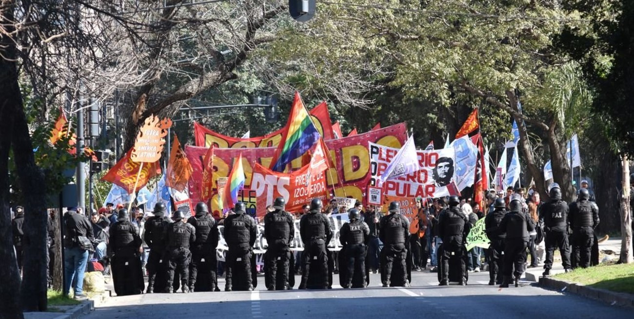 Marcha en repudio a la Cumbre