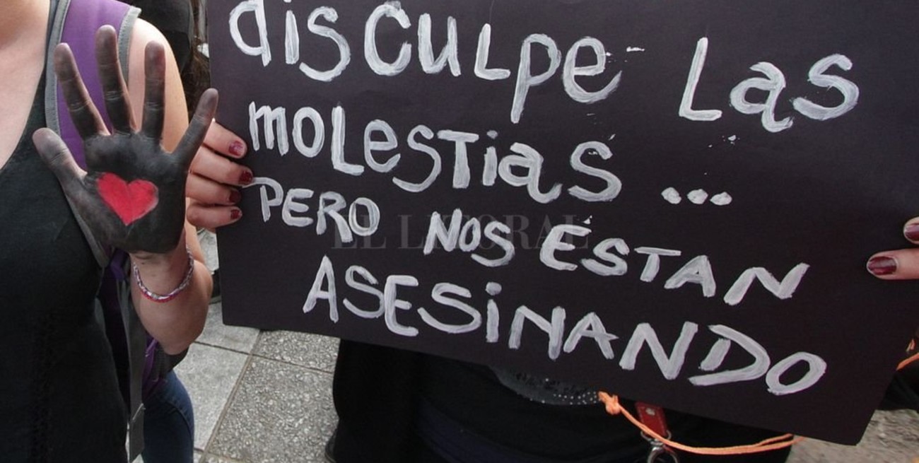 Lo detuvieron por tirarle a la mujer un termo con agua caliente