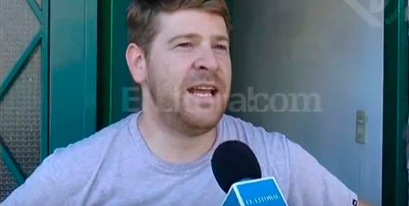 Fue a hacer una denuncia y halló la comisaría cerrada y al policía durmiendo